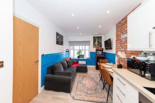 IBEX HOUSE Cozy Modern 2-Bed Flat Free Parking - 2