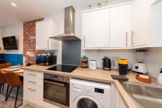 IBEX HOUSE Cozy Modern 2-Bed Flat Free Parking - 3