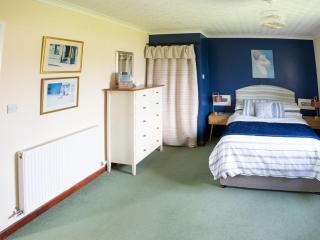 Idyllic, Luxurious Seaside Flat for 4. - 3