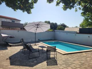 Rubis Holiday Home with Pool - 2