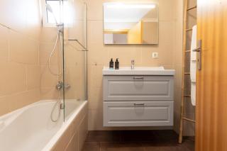 Time House Apartment by LovelyStay - Caniço - 3