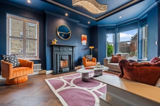 Luxury 8 Bed House with Games Room & Free Parking - 0