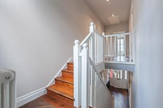 Luxury 8 Bed House with Games Room & Free Parking - 7