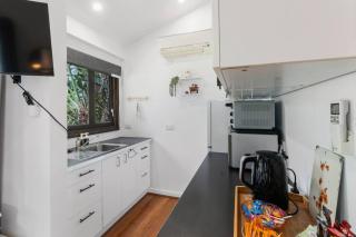 Leafy 1BR Retreat with Pool and Parking in Daisy Hill - 8