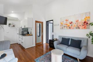 Leafy 1BR Retreat with Pool and Parking in Daisy Hill - 6