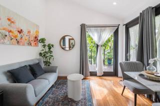 Leafy 1BR Retreat with Pool and Parking in Daisy Hill - 2