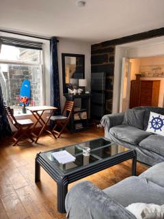 Lovely apartment 2 Wharf House Porthmadog harbour side Views to mountains and Festiniog Highland Railway - 8