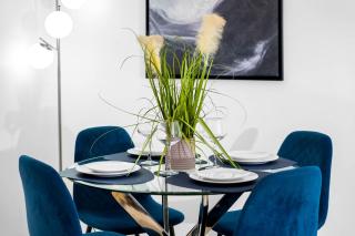 Stylish Two Bed Apartment - City Centre - Parking - Bedroom TV 32L - 8
