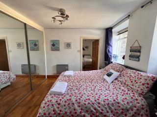 Lovely apartment 2 Wharf House Porthmadog harbour side Views to mountains and Festiniog Highland Railway - 2
