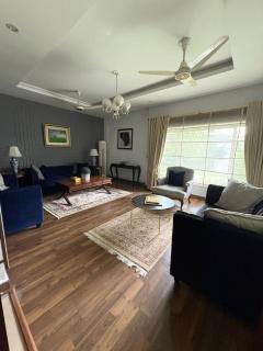 Faisalabad Signature Stay Lower Canal Road - 6