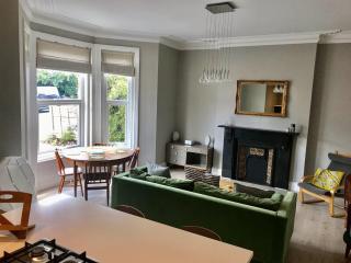 Elegant 2-bed coastal apartment, Westbourne Dorset - 9