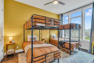 NEW Luxe 4BR 12 Beds - RoofDeck Views - Chefs Kitchen - 7