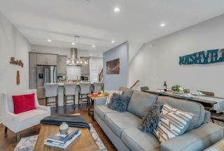 NEW Luxe 4BR 12 Beds - RoofDeck Views - Chefs Kitchen - 9