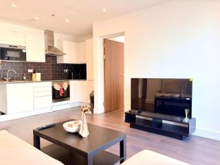 Cozy 2Bed 2Bath, 2 Mins from Tube Station, Sleep 6, BP10 - 2