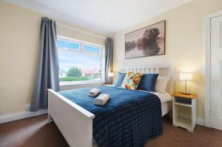 Stunning 3BR Equipped Kitchen By Stay with Us - 7