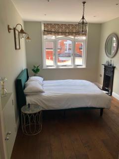 Large Private Terrace Flat in Wandsworth Common - 3