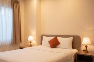 Mayfair Suites - 4