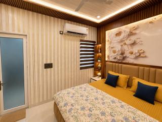 Red Flag Serene Stay Near Pallasio Mall Ekana - 5