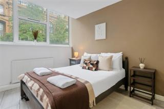 3BR | Theatre Royal & Market Square | Nottingham - 9