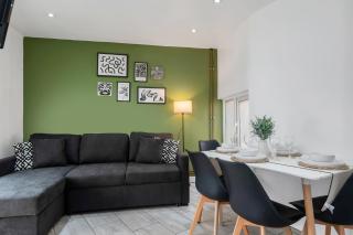 3BR | Theatre Royal & Market Square | Nottingham - 7