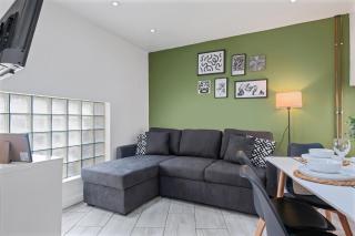 3BR | Theatre Royal & Market Square | Nottingham - 4