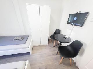 ALFA 2 Zimmer Apartment Stuttgart 2BR TV WIFI WM nahe Daimler l WIFI & SmartTV I 2 Rooms l Bathroom I Kitchen - 2