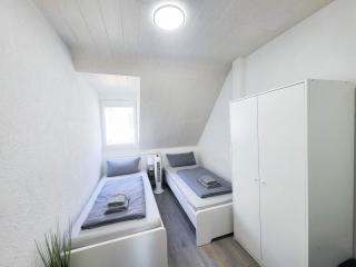 ALFA 2 Zimmer Apartment Stuttgart 2BR TV WIFI WM nahe Daimler l WIFI & SmartTV I 2 Rooms l Bathroom I Kitchen - 9