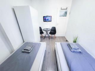 ALFA 2 Zimmer Apartment Stuttgart 2BR TV WIFI WM nahe Daimler l WIFI & SmartTV I 2 Rooms l Bathroom I Kitchen - 4