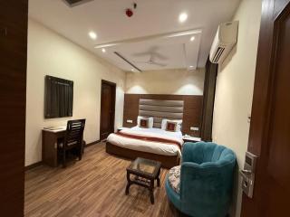 my divine hotel - 2