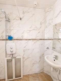 Spacious 4 Bedroom Home in Dublin Sleeps 7 - 8