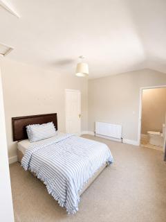 Spacious 4 Bedroom Home in Dublin Sleeps 7 - 2