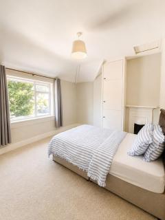 Spacious 4 Bedroom Home in Dublin Sleeps 7 - 1