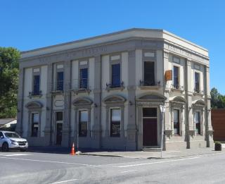 The historical Bank house - 0