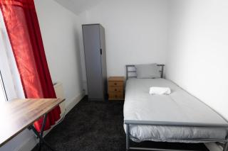 Central 2-BR Middlesbrough | Walk to Station & Uni - 5