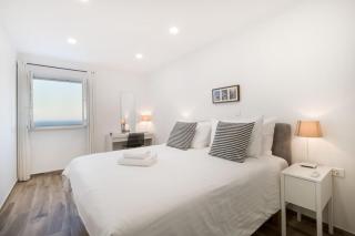 Modern Penthouse Split with Jacuzzi & Terrace - 6