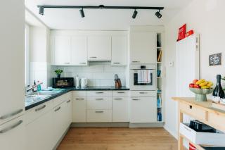 Exclusive 2-Bedroom Apartment Free Parking & 2 Balconies - 2