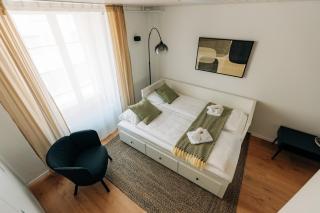 Elegant Central 2-Bedroom Apartment Free Parking & 2 Balconies - 2