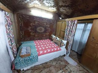Homestay Jasmine Boathouse - 1