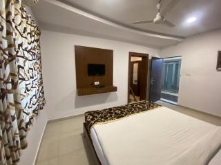 Hotel Patel's Inn - 1