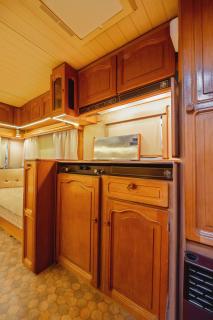 Noma Caravans - A Luxury Caravan Stay in the Drizzling Outdoors - 6
