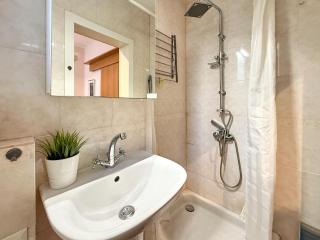 TOP CENTRe - NDK - 1st FLOOR - PET Friendly - 1