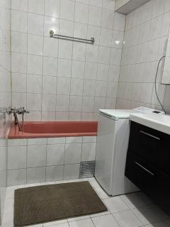Cozy Studio Apartment - Free Parking & WiFi - 1
