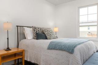 Steps to ND Stadium Luxury 6BR5BA Sleeps 14 - 4