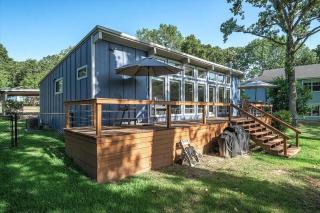 Waterfront 3 bed, 2 bath lake-house on Cedar Creek - 2