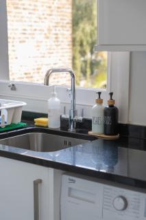 Modern 2-Bed Flat Near Tooting Broadway Station - 8