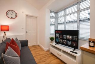 Henry Court Apartment 3 - 6