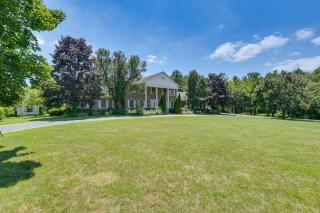 6 Shared Acres Pool Table Barrington Hills Apt - 5