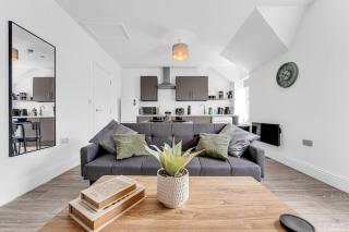 Modern 1BDR Penthouse in Llandudno I Town Centre! - 2