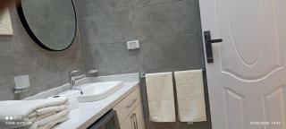Stylish 2BR Apartment on Hurghada Corniche - 9