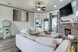 Updated Home w/ Outdoor Entertainment in Gonzales! - 4